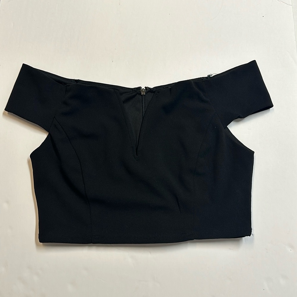 Black crop top